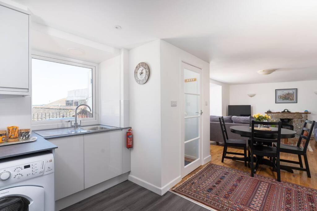 Charming 3 Bedroom Harbour With Parking Vakantiehuis *