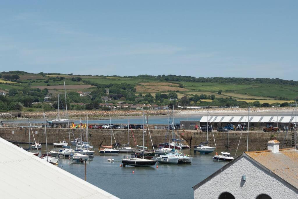 Vakantiehuis Charming 3 Bedroom Harbour With Parking