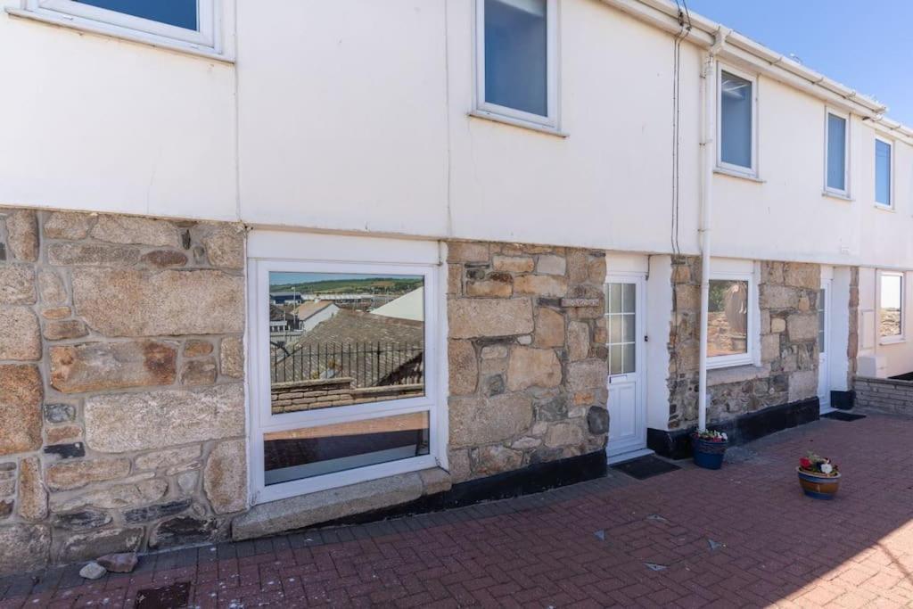 Vakantiehuis Charming 3 Bedroom Harbour With Parking *