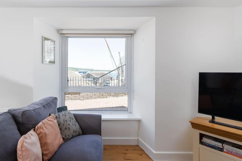 Charming 3 Bedroom Harbour With Parking * Penzance