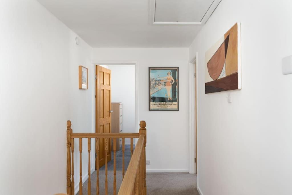 Charming 3 Bedroom Harbour With Parking