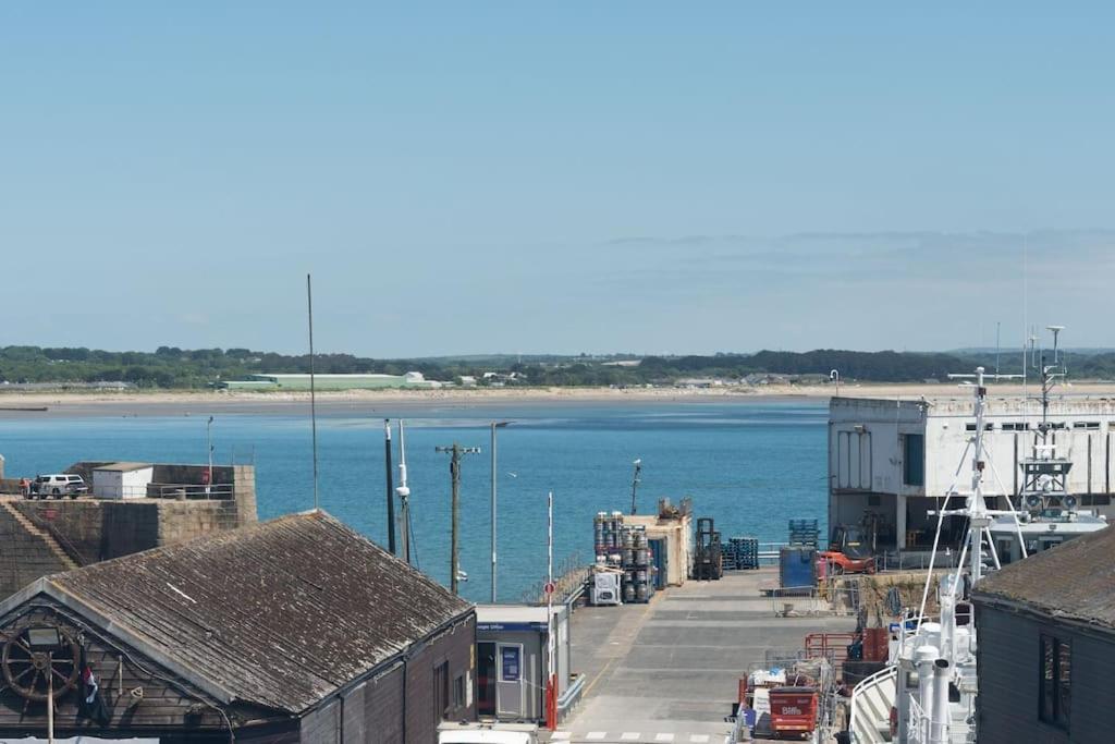 Charming 3 Bedroom Harbour With Parking