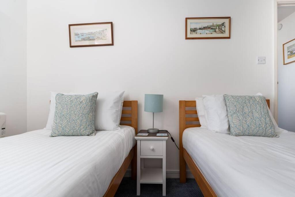 Charming 3 Bedroom Harbour With Parking Penzance